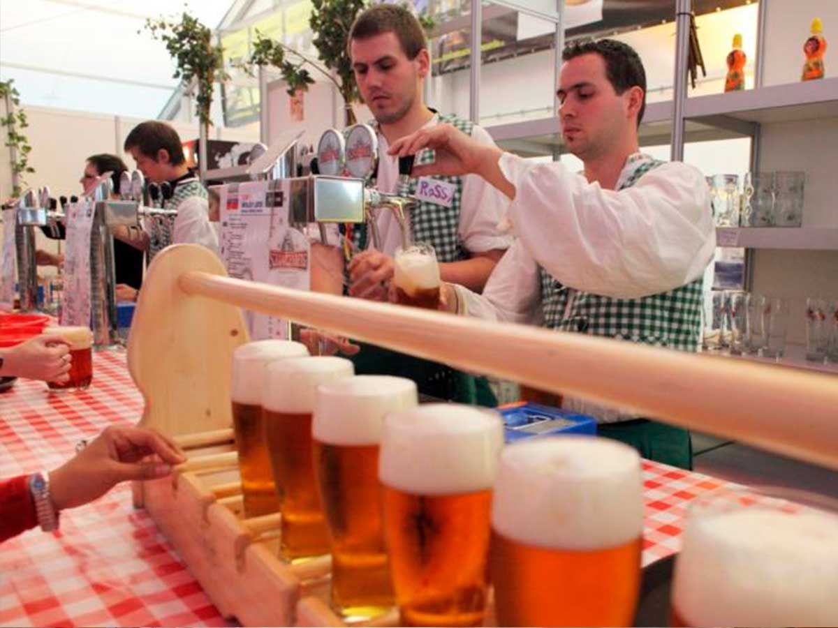 Пивная экскурсия. Чешский пивной фестиваль. Пивные фестивали в Чехия. Экскурсия пиво.