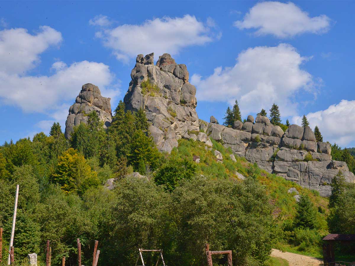 Тустань. Тустань львовская область. Крепость тустань. Тустань львовская область. Сколівські бескиди тустань.