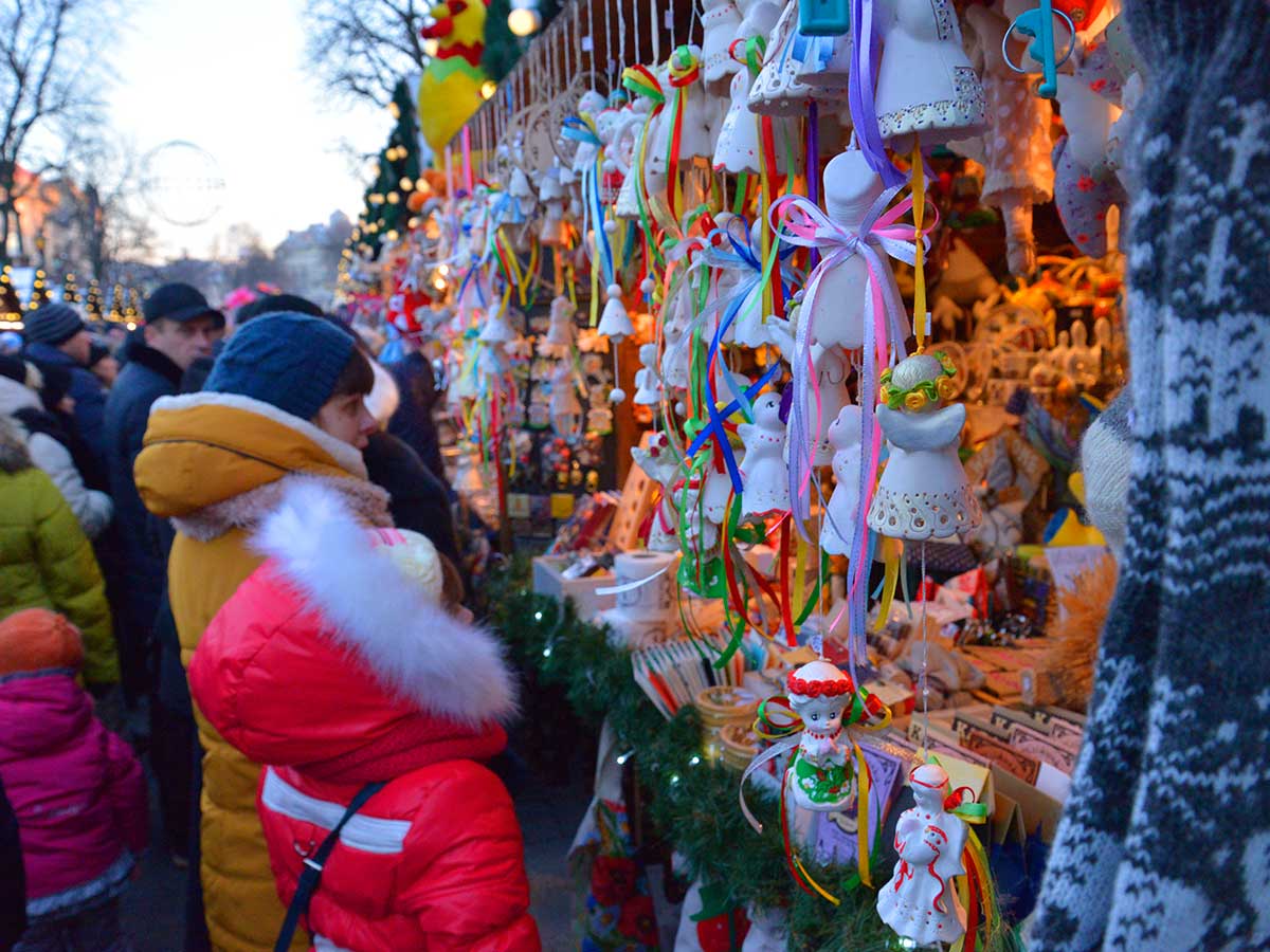 ярмарка таллинн зима. ярмарка зима. рождественская ярмарка «don bosco». новогодняя ярмарка. новогодняя ночь.
